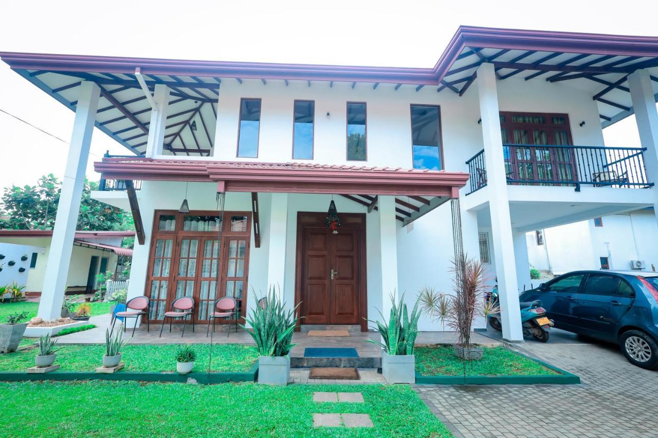 Howick Residence Катунаяка Экстерьер фото